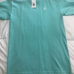 Mint colored men’s/juniors small size tee